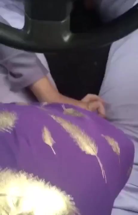 Tudung blowjob kereta